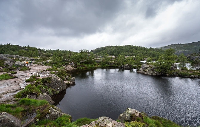 uvlekatelnoe voshozhdenie na goru prekestulen v norvegii 10