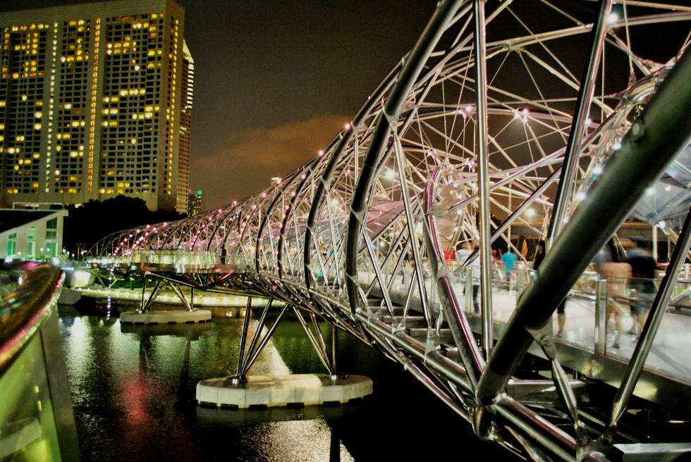 Мост Helix Bridge в Сингапуре