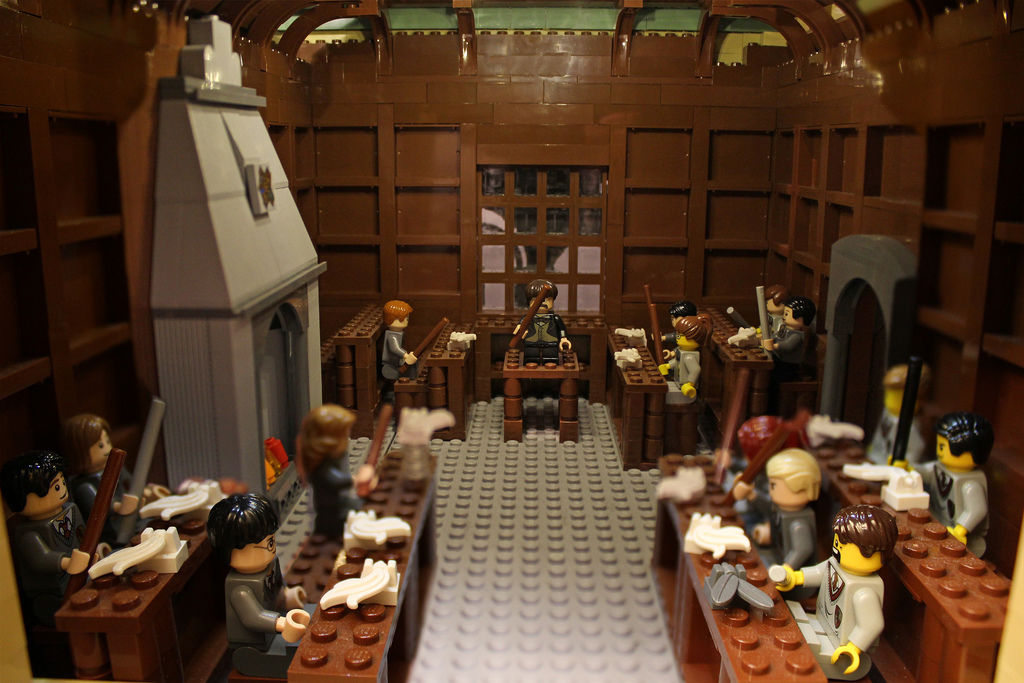 Школа Хогвартс из 400 тысяч деталей LEGO