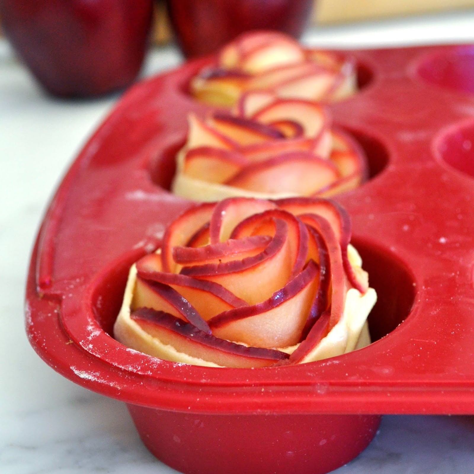 Десерт "Яблочные розы"