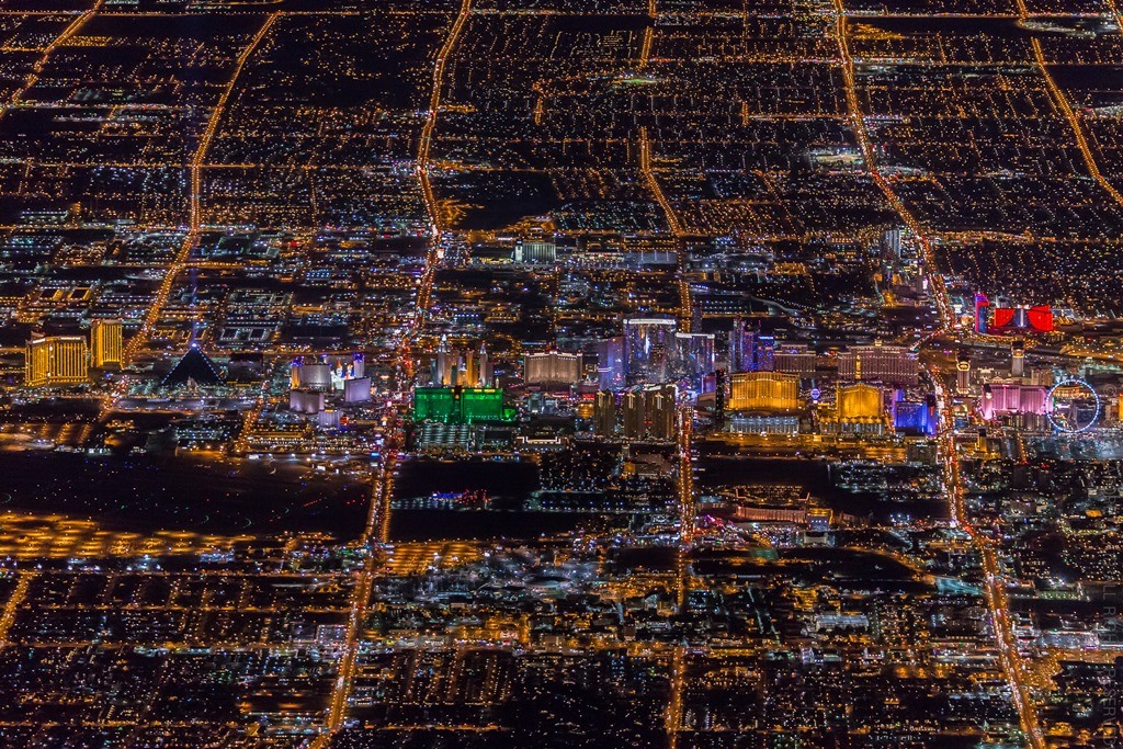 Ночной Лас-Вегас с высоты более трех километров