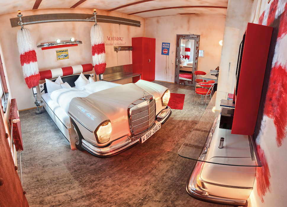 Рай автомобилиста - отель V8