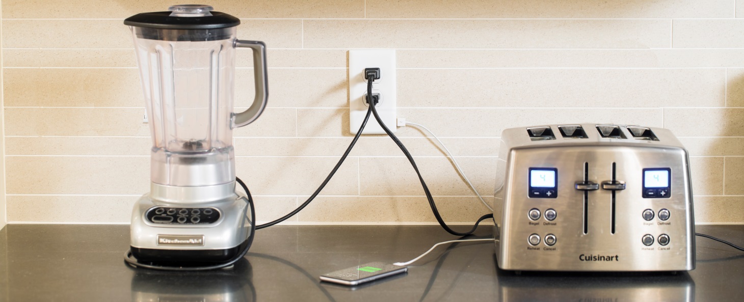 SnapPower Charger превращает стенную розетку в USB зарядник