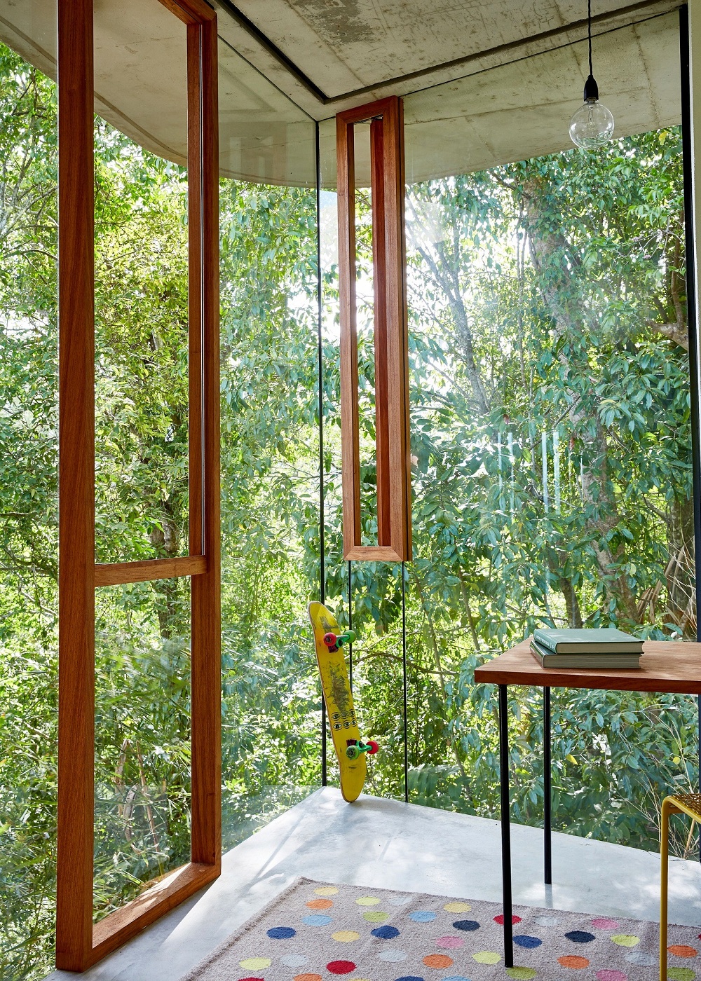 dom planchonella v tropicheskom lesu 8